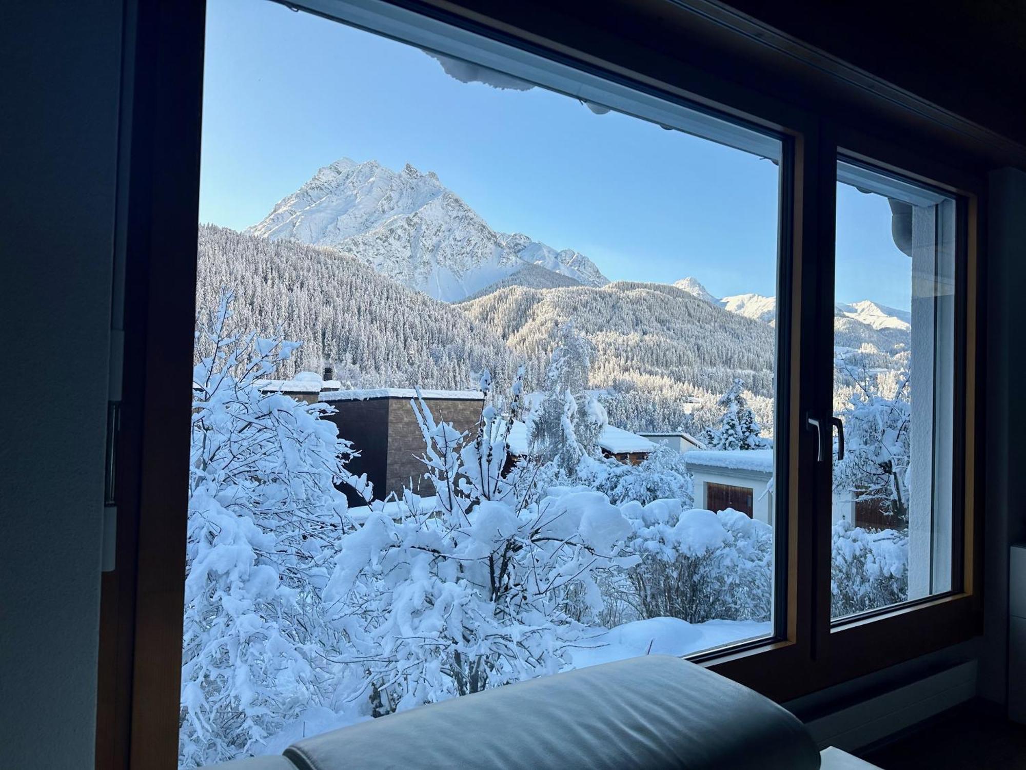 Chasa Stefania Mit Rundum Bergblick Und Garten Villa Scuol Buitenkant foto